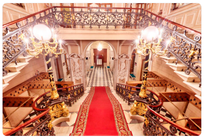 theatre_comedie_musicale_saint_petersbourg.png